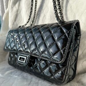 CHANEL 2.55 Reissue 225 Black Patent Quilted Calfskin Shoulder Bag